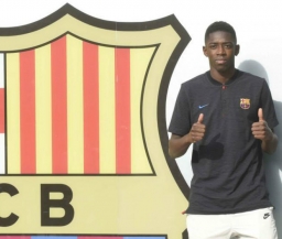 Дембеле официально подписал контракт с "Барселоной"