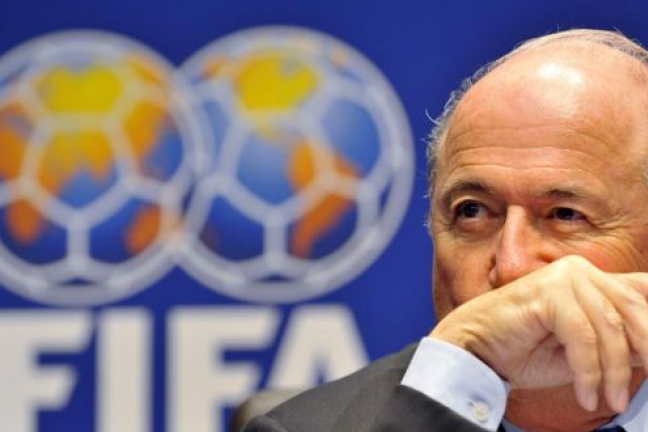 ФИФА готова разрешить использование видеоповторов