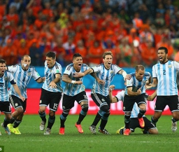 ЧМ-2014: Аргентина сыграет в финале, Нидерланды едут домой