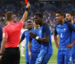 В матче Франция-Англия был использован видеоповтор, который позволил определить пенальти