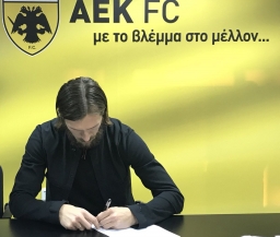 Чигринский заключил новый контракт с АЕКом