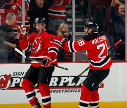 НХЛ: "Нью-Джерси" обыграл "Виннипег", передачами отметились Ковальчук и Волченков
