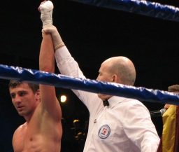 Еще один украинец перешел в профессиональный бокс