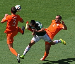 ЧМ-2014: Голландцы вышли в 1/4 финала, переиграв сборную Мексики