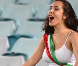 Игрокам иранской сборной запретили фотографироваться с фанатками