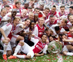 "Аякс" в 32-й раз стал чемпионом Голландии по футболу