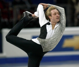 Плющенко  не смог принять участие в одиночных соревнованиях из-за травмы