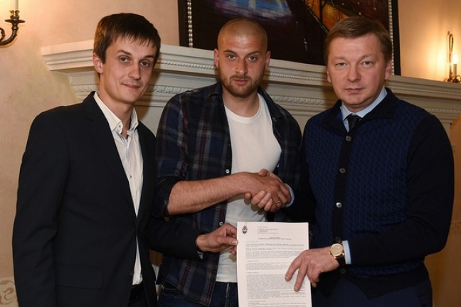 Официально: Ракицкий продлил контракт с Шахтером