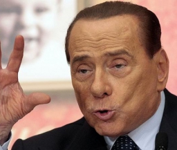 Берлускони пообещал постоянно приезжать на тренировочную базу "Милана"