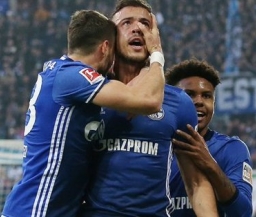 "Шальке" забил два безответных гола в ворота "Гамбурга"