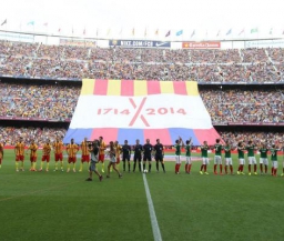 На матче "Барселона" - "Атлетик" был замечен баннер, раскрашенный в цвета флага Каталонии