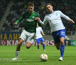 Динамо Киев вышло в плей-офф Лиги Европы, проиграв матч с Яблонцем