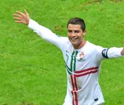 Роналду переместился на вторую строчку в списке бомбардиров португальской сборной 