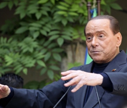 Берлускони не намерен продавать "Милан" инвесторам из Таиланда