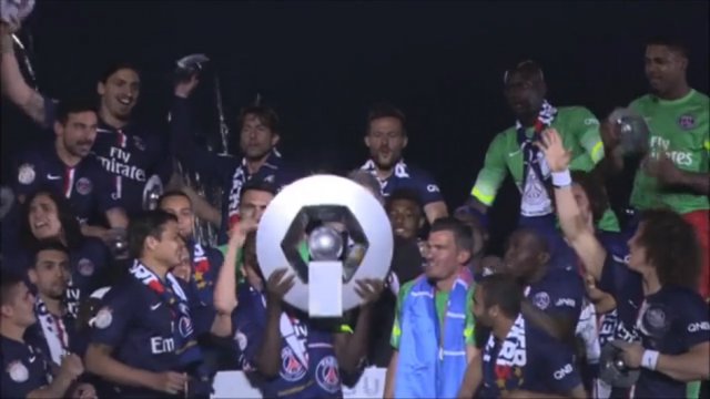 Награждение Пари Сен-Жермена победителя Чемпионата Франции