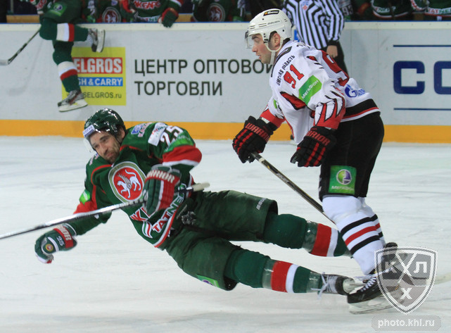 \"Авангард\" в серии буллитов вырвал победу у \"Ак Барса\"