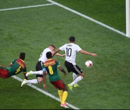 Германия уверенно обыграла камерунцев и вышла с первого места
