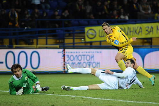 \"Днепр\" и \"Металлист\" синхронно побеждают