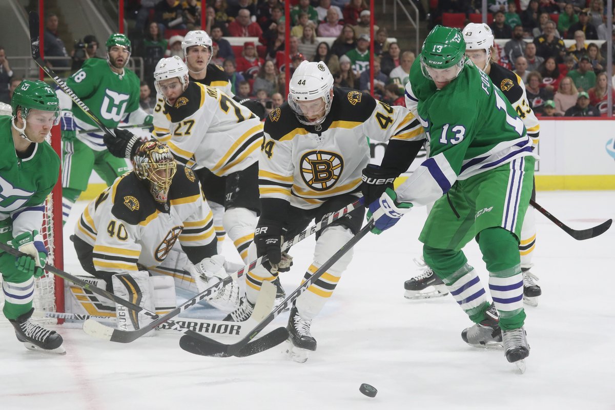 \"Бостон\" потерпел поражение от \"Каролины\"