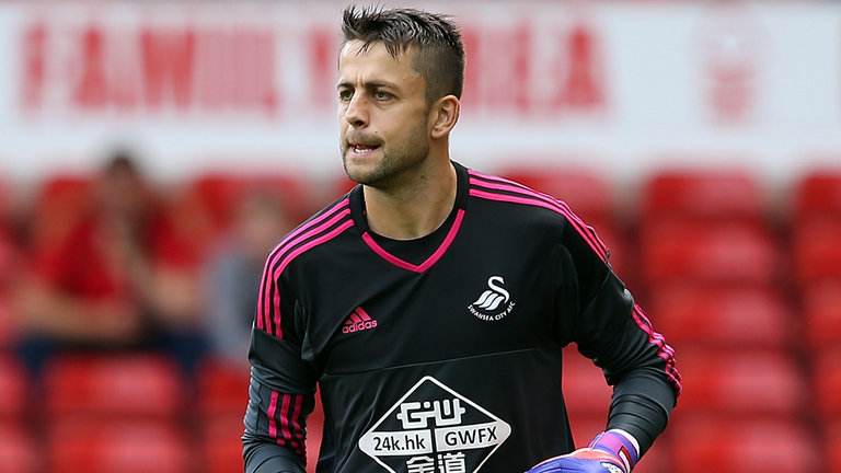 Фабиански: \"Суонси\" стал лучше играть в обороне