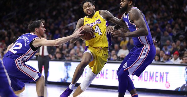 \"Лейкерс\" взяли реванш у \"Филадельфии\"