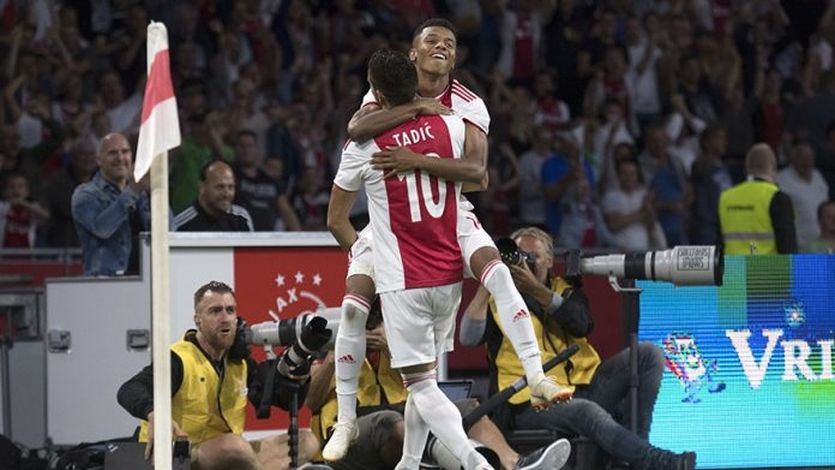 \"Аякс\" без проблем громит \"Стандард\" и проходит в раунд плей-офф ЛЧ к \"Динамо Киеву\"