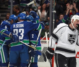 НХЛ: "Ванкувер" оборвал победную серию "Лос-Анджелеса" на 6-м матче
