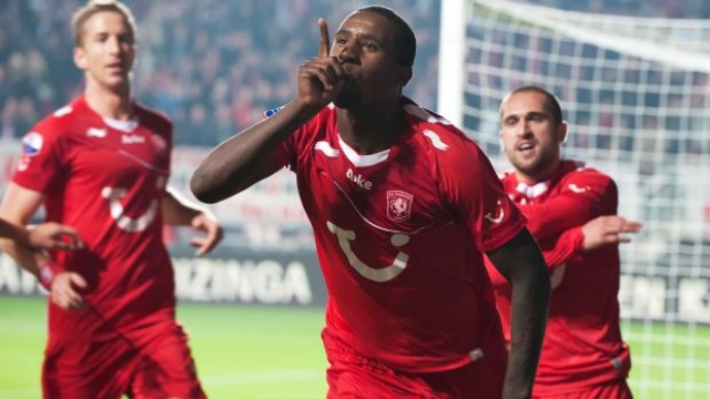 \"Анжи\" не интересуется Дугласом