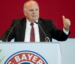 Президент "Баварии" заявил, что клуб не будет тратить бешеные деньги на игроков