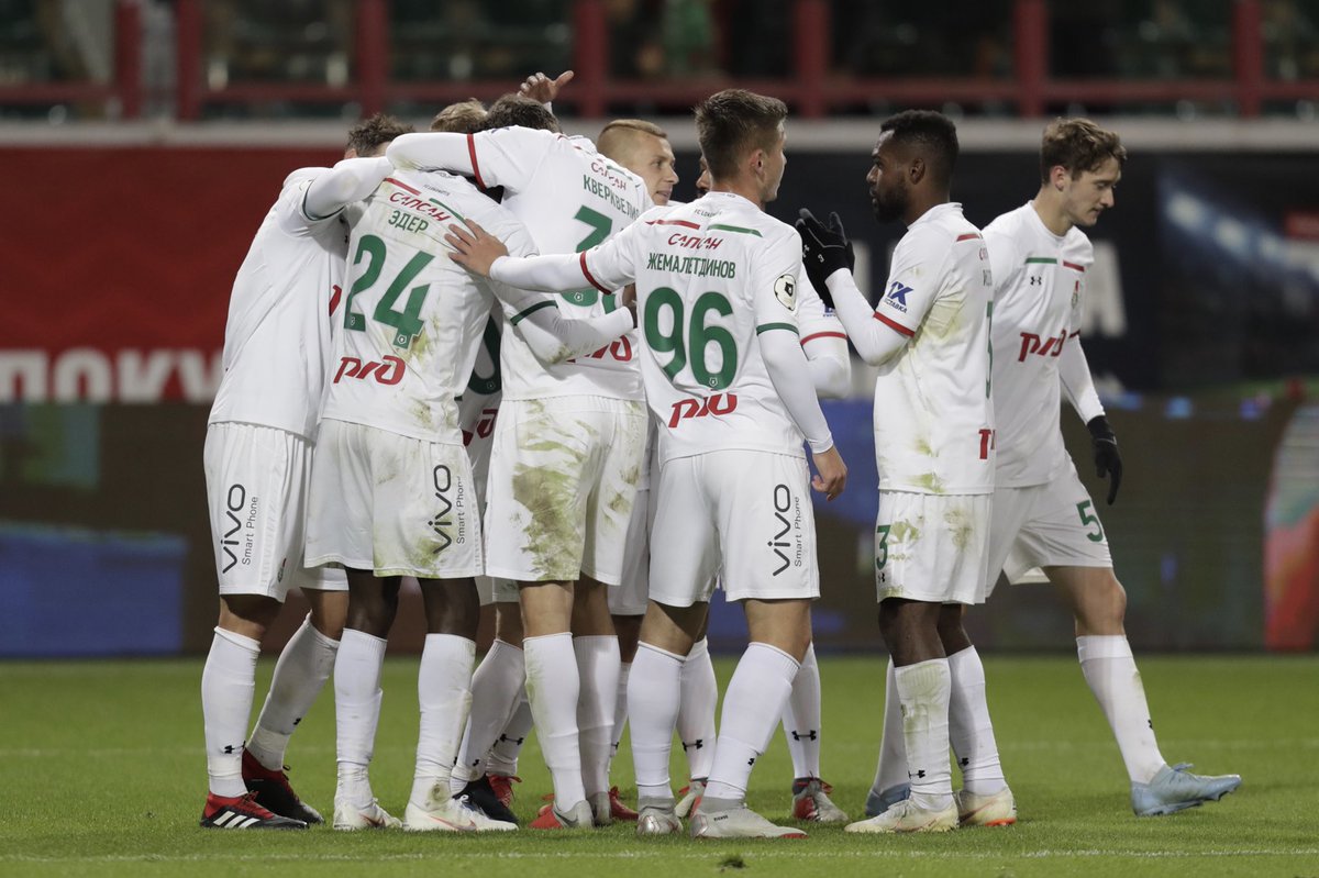 \"Локомотив\" с трудом обыграл \"Ахмат\"