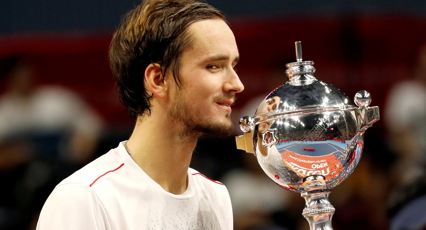 Медведев победил в турнире в Токио, обыграв Нисикори