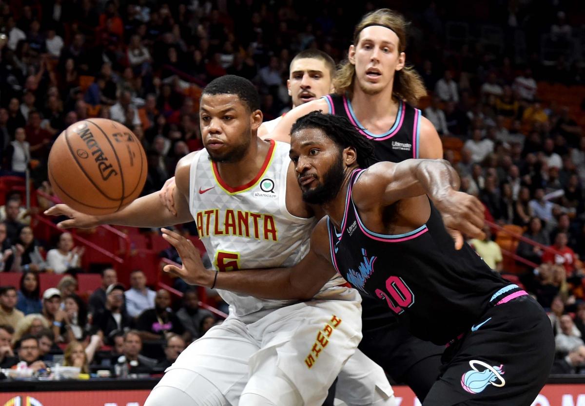 \"Атланта Хоукс\" минимальной переиграли \"Майами Хит\"