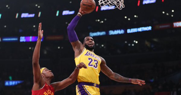 \"Лейкерс\" взяли верх над \"Индианой\"