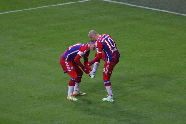 \"Бавария\" \"разбомбила\" \"Гамбург\" в Мюнхене, \"Байер\" и \"Вольфсбург\" устроили \"перестрелку\"