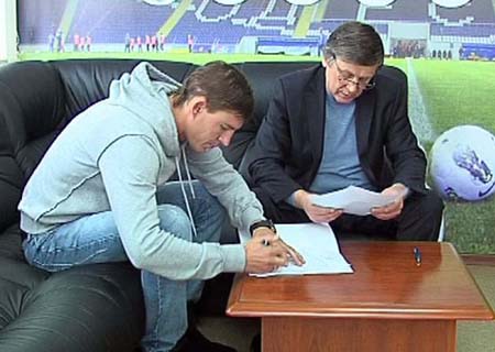 \"Черноморец\" подписал экс-капитана \"Арсенала\"