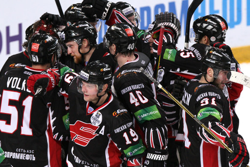 \"Авангард\" одержал первую победу в серии плей-офф КХЛ с \"Трактором\"