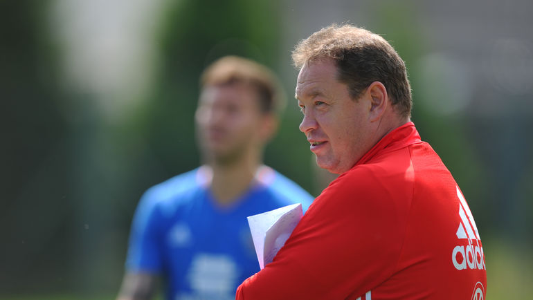 Слуцкий - самый низкооплачиваемый тренер ЧЕ-2016