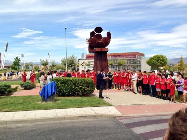 В честь экс-тренера сборной Испании назвали площадь в пригороде Мадрида