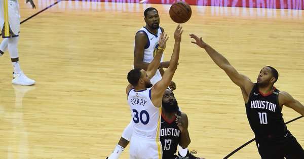 \"Голден Стэйт\" выиграл серию у \"Хьюстона\"