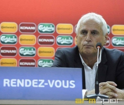 Сборная Армении осталась без главного тренера команды