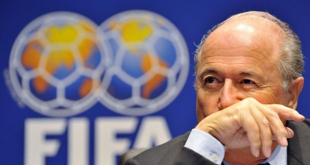 ФИФА готова разрешить использование видеоповторов