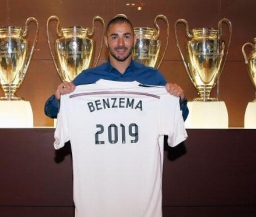 Официально: Бензема будет играть в "Реале" до 2019 года