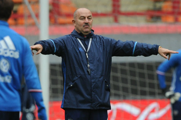 Черчесов начал просматривать игроков для сборной России