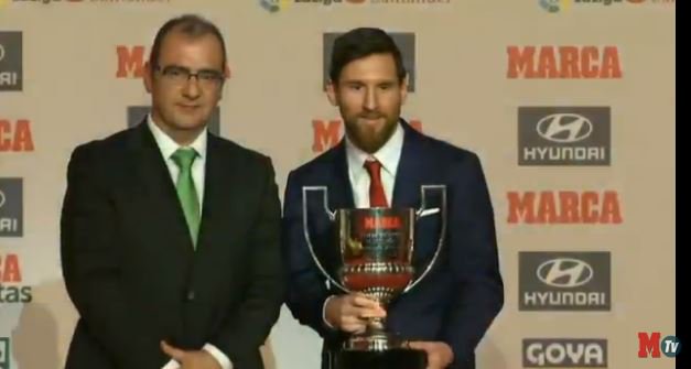 Месси вручили трофей Пичичи