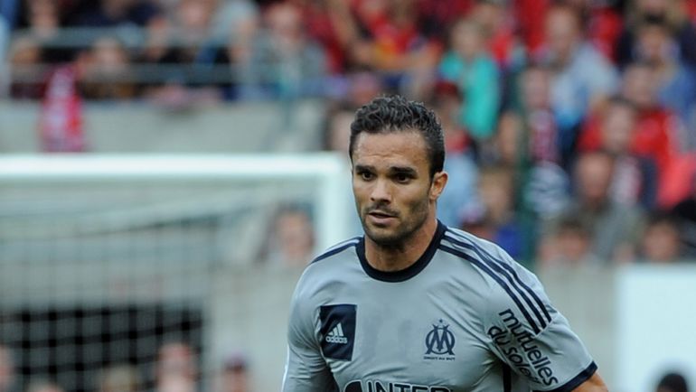 \"Лион\" подписал защитника \"Марселя\"