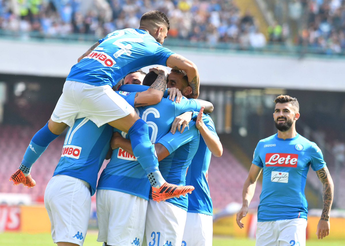 \"Наполи\" убедительно победил \"Кальяри\"