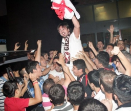 Фанаты "Газиантепспора" радостно встретили Милевского в Турции