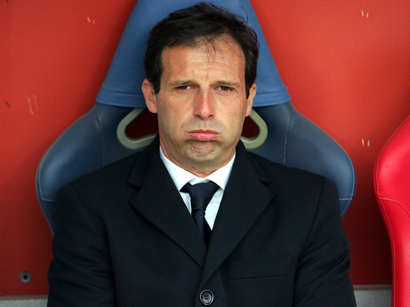 Аллегри борется с курильщиками