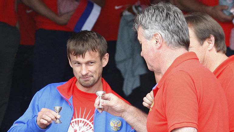 Хиддинк поздравил Семака с назначением на пост тренера \"Зенита\"