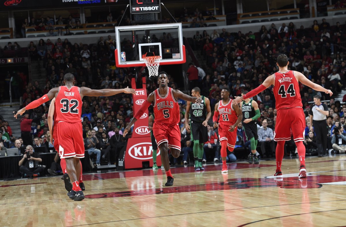 \"Бостон\" без Ирвинга разгромлен в Чикаго